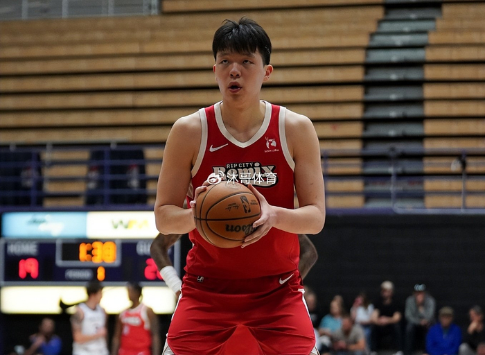 22分逆转定乾坤：杨瀚森背靠背两双统治攻防，撕