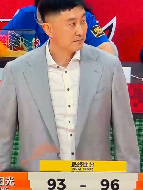 2米11大中锋缺阵下的广东男篮：焦泊乔离队对京