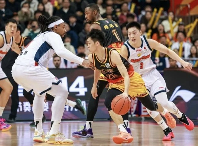 37分19篮板的爆发让人看到NBA首轮秀潜力：哈里·